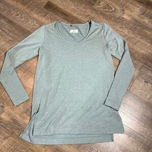 Lou & Grey Long Sleeve Lightweight Sweater Top